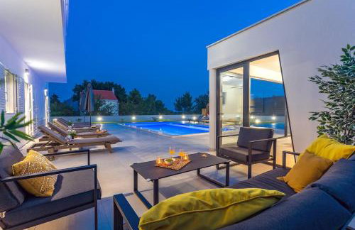 VILLA ALMIC with heated pool, 5 bedrooms, Gaming room, a multi-use playground court - Photo 40