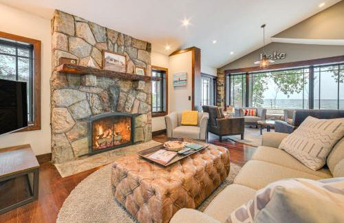 1 Mi to Dtwn! Lakefront Earl Young Charlevoix Home - Foto 3