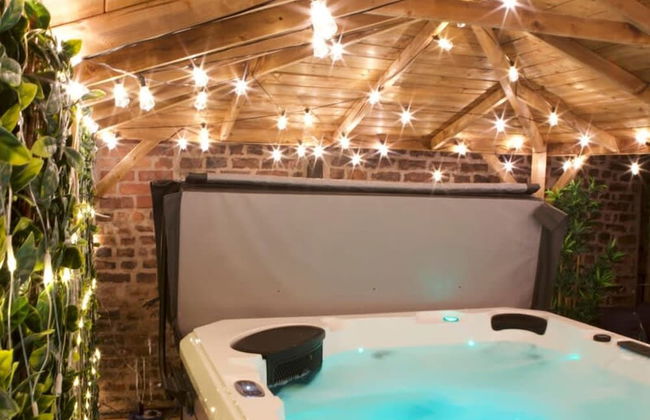 Romance On The Rows - Hot Tub City Centre - Photo 22