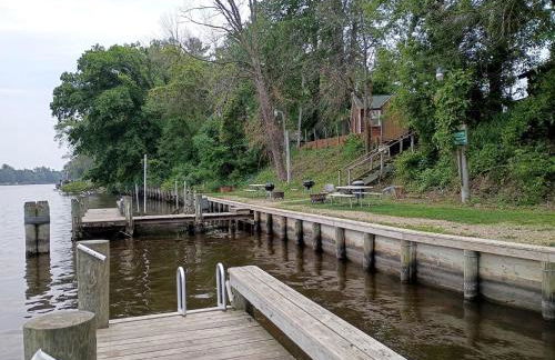 Rustic Cabin Rental Along the Wolf River in Fremont, Wisconsin - Foto 14