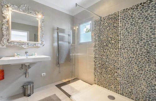 Stylish Ibiza Villa Near Beaches Private Pool & Lush Garden - Foto 12