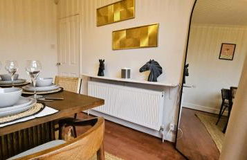 Spacious Home Near Wembley, Free Parking, Close to Tube, Garden - Photo 13