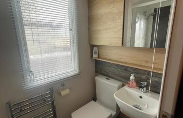 Beautiful caravan at Kent coast with wrap around decking and free WiFi sleeps 6 - Foto 27