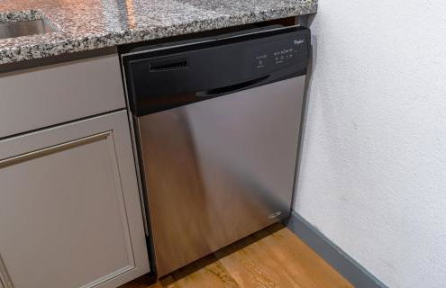 Cozy retreat minutes from stadiums - Photo 25