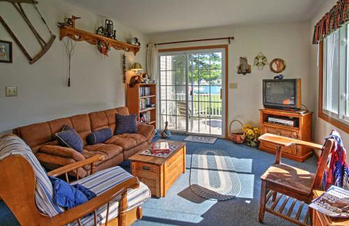 Waterfront Vandalia House with Dock on Donnell Lake! - Foto 9