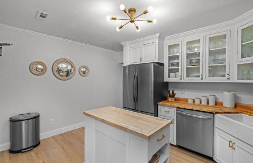 Imperial Porch Haven Cozy Fire Pit Fenced Yard - Foto 24