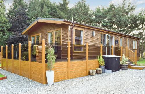 Riverside Lodge - Photo 1