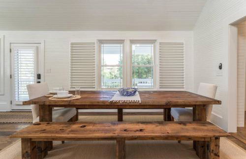 Relax in an upscale, renovated gem - Foto 11