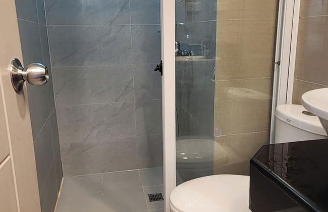 1 Bed Apartment - Sleeps 7 - Pool & Wifi - Photo 15