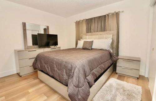 Luxury Oasis Getaway w/pool 15 mins from beach - Foto 15