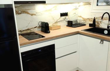 Rafina's PARADISE VIEW!!Walking access to the Port!!! Amazing Seaview!!!Steps from the Beach, 2 min walk!!WIFI 300Mbps! The Lux Seaside Retreat! - Foto 14