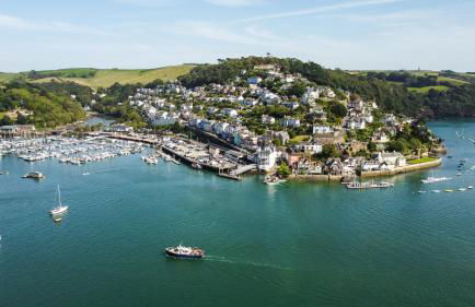 Riverside Apartment with Stunning Views & Patio - Foto 38