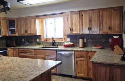 C21, Three bedroom, three bath log-sided, luxury Harbor North cottage with hot tub cottage - Foto 32