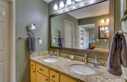 Pet-Friendly Escape w/ Game Room & Fire Pit! - Foto 19