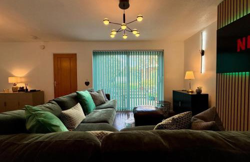 Modern 3 Bedroom Bungalow, EV Friendly, Parking Included - Foto 42