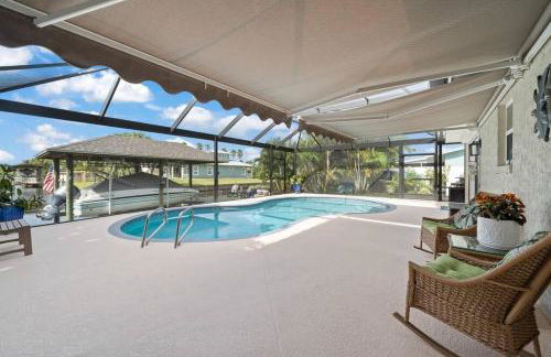 Waterfront Oasis with Private Heated Pool & Dock - Foto 29