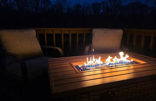 Riverfront Little Red Cabin, World-class Trout Fishing, Views & Boat Access - Foto 6