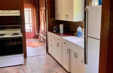 Cozy Private Log Cabin on acreage - Foto 27