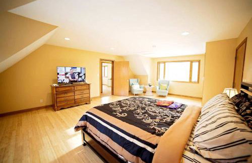 Stately Luxury Vacation Rental with a Private Hot Tub near Brown County State Park, Indiana - Foto 9