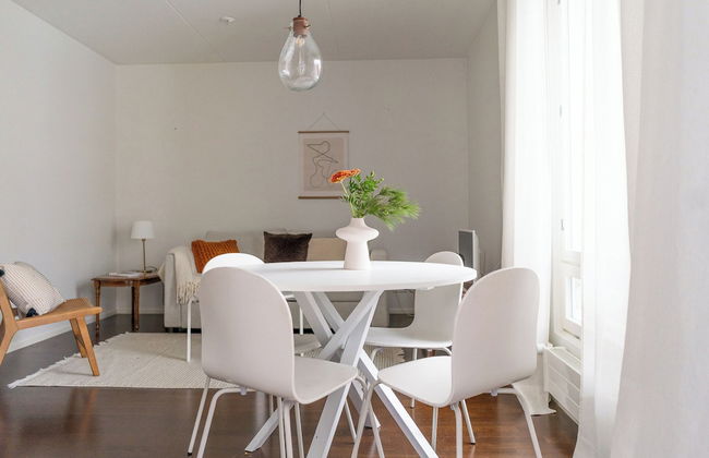 1br with Private Sauna and Balcony - Photo 7