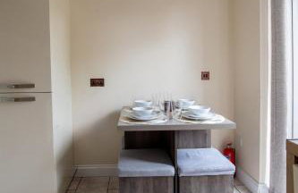 2BR Home Near Shops & Transport Links - Foto 45