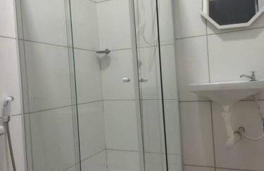 APT Completo - Suíte - 2 Ar-condicionados, Wi-FI, Piscina, garagem, portaria - aconchegante - Foto 26