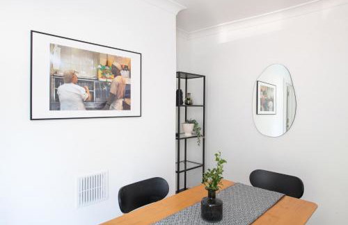 Homely Hamilton Hideaway- Free Private Parking - Photo 13