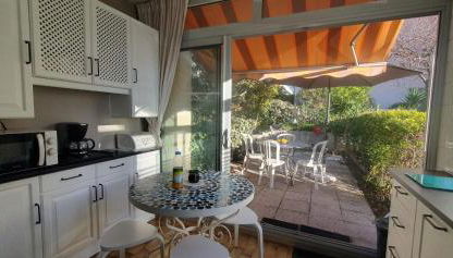 Nice studio with terrace near the sea - Photo 5