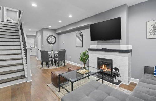 Charming Home Parking, Sleeps 10, WFH Space - Foto 1