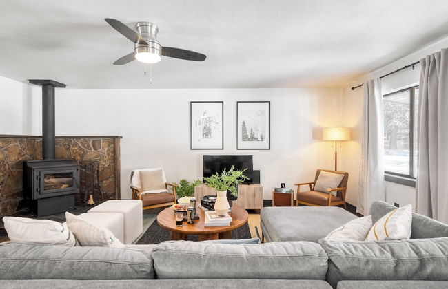 Quiet River Bend Cabin by Avantstay 35 Mins to Mt Bachelor 10 Mins to Town Centre Hot Tub! - Foto 6