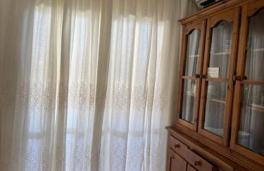 Benalbeach Beauty- Sunny studio with ocean views, balcony, and windows in every room - Foto 12