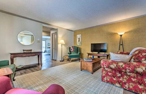 Single-Story Fairfield Bay Condo with Deck! - Foto 1