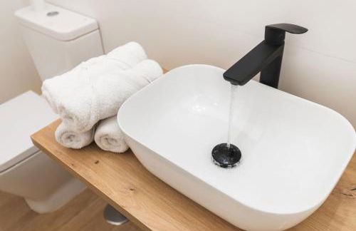 El Cable Apartament- A estrenar, apartamento céntrico y cerca de la playa - Photo 2