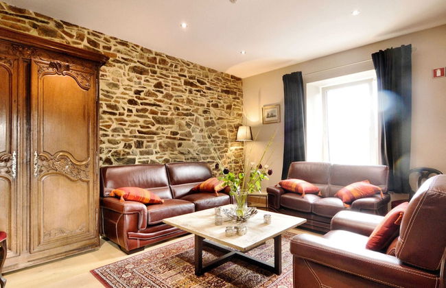 Walk Luxury Stay With Pool - Photo 16