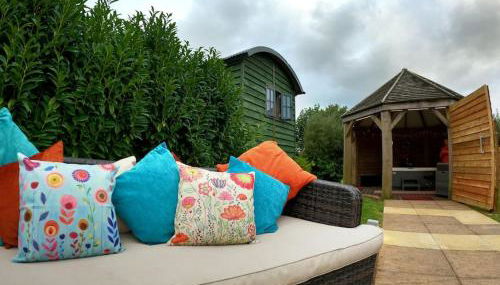 Romantic Retreat - Luxury Shepherds Hut + Hot Tub! - Foto 2