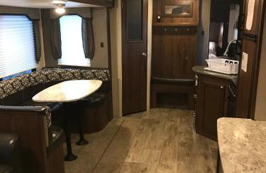 Heartland North Trail 31' RV - Photo 15