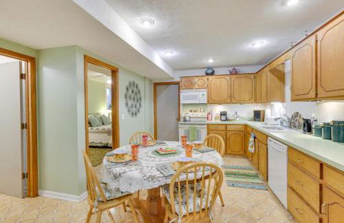 Fort Calhoun Home with Screened Porch and Playground! - Foto 9