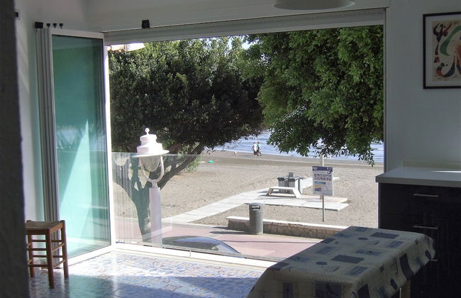 Beachfront House - Photo 19