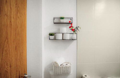 Bradford City Centre Walk To Trains, Dining, 65' Smart TV, Perfect For Working Professionals - Foto 10