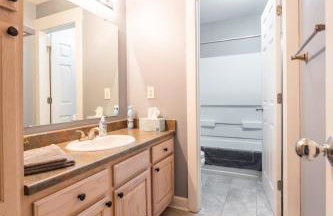 Perfect Downtown Location - 3BR - Private Garage - Family Friendly - Foto 22