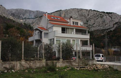 Apartments with a swimming pool Zakucac, Omis - 5954 - Photo 2