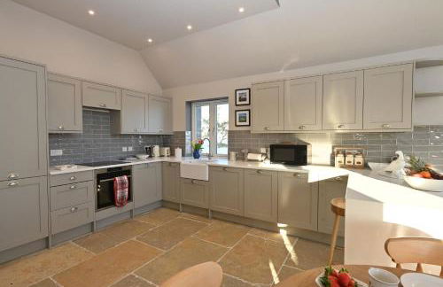 Merlin Steading with hot tub - Photo 5