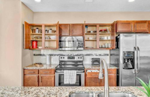 LAKE VIEW Sky-Suite in the Heart of Downtown! - Photo 14