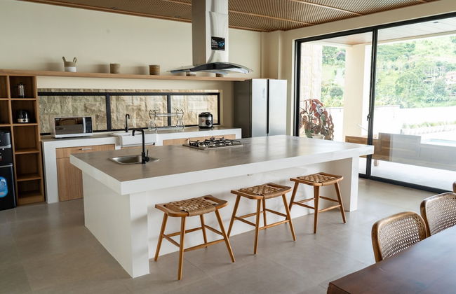 JadenHill CityView 8BR Villa Heated Pool+Movieroom - Foto 17