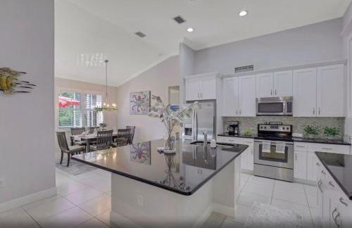 4BR Beach House Private Pool Minutes to Beach - Foto 5