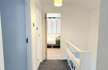 Serene 3-Bedroom Family Rochdale Home with Garden - Foto 40