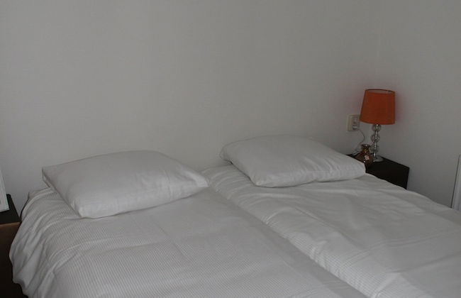 Cozy Garden Home w/ Fireplace - Photo 13