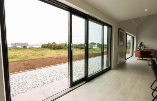 Black Barn Skye - Contemporary 3 bed / 4 bath home - Photo 2