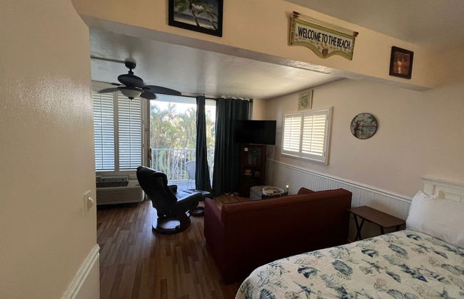 2 Bedroom Waterfront Pool Side - Photo 21