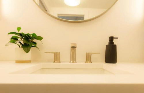 Above The Roots - Sophisticated 1BD Retreat - Photo 22